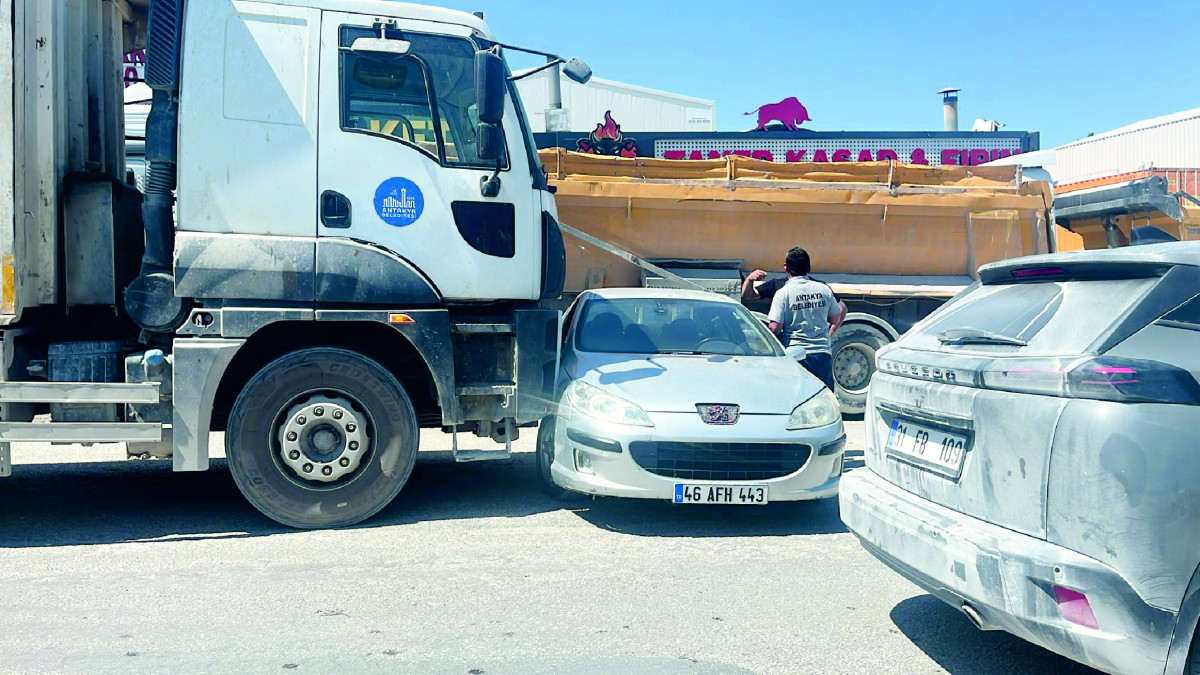 ALTINÖZÜ NARLICA YOL KAVŞAĞI ÖLÜM SAÇIYOR